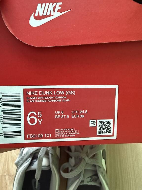 Nike Scarpe per ragazze: Nike Dunk Low summit white/light carbon Grösse 39 – Usato da ZUFIKON venduto da SULMI01 4