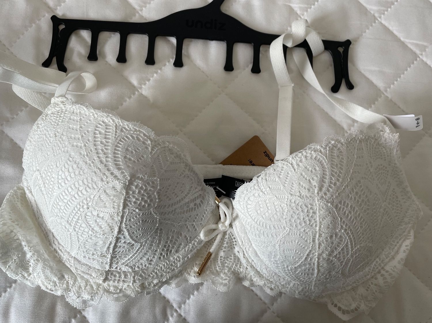 Autres dessous: NEUE BHs von UNDIZ – D'occasion à Baar par esc_7cff 3