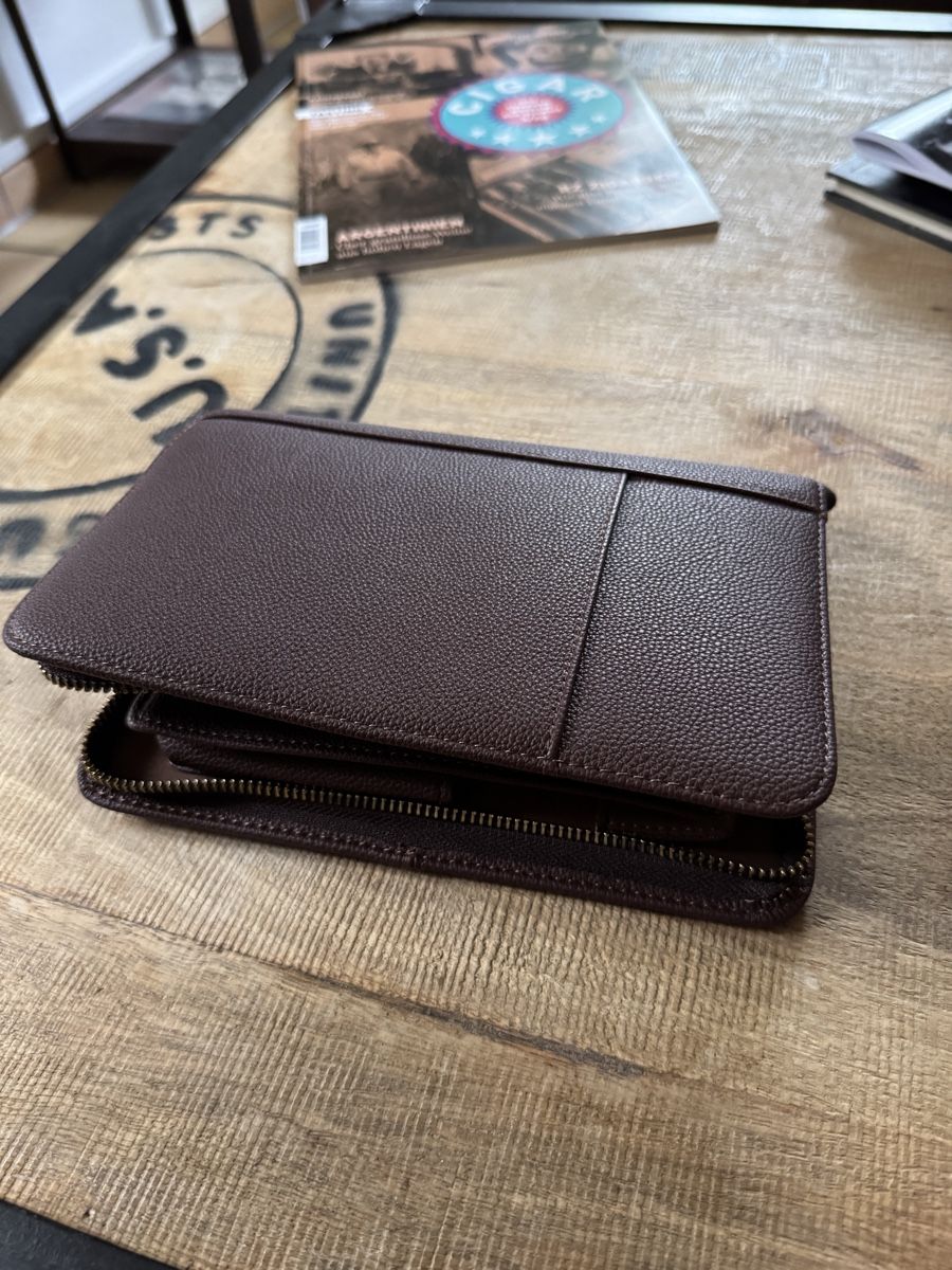 Humidor per sigari: Leather Cigar Case with Accessories – Nuovo (secondo la descrizione) da Seuzach venduto da Wolf936 5
