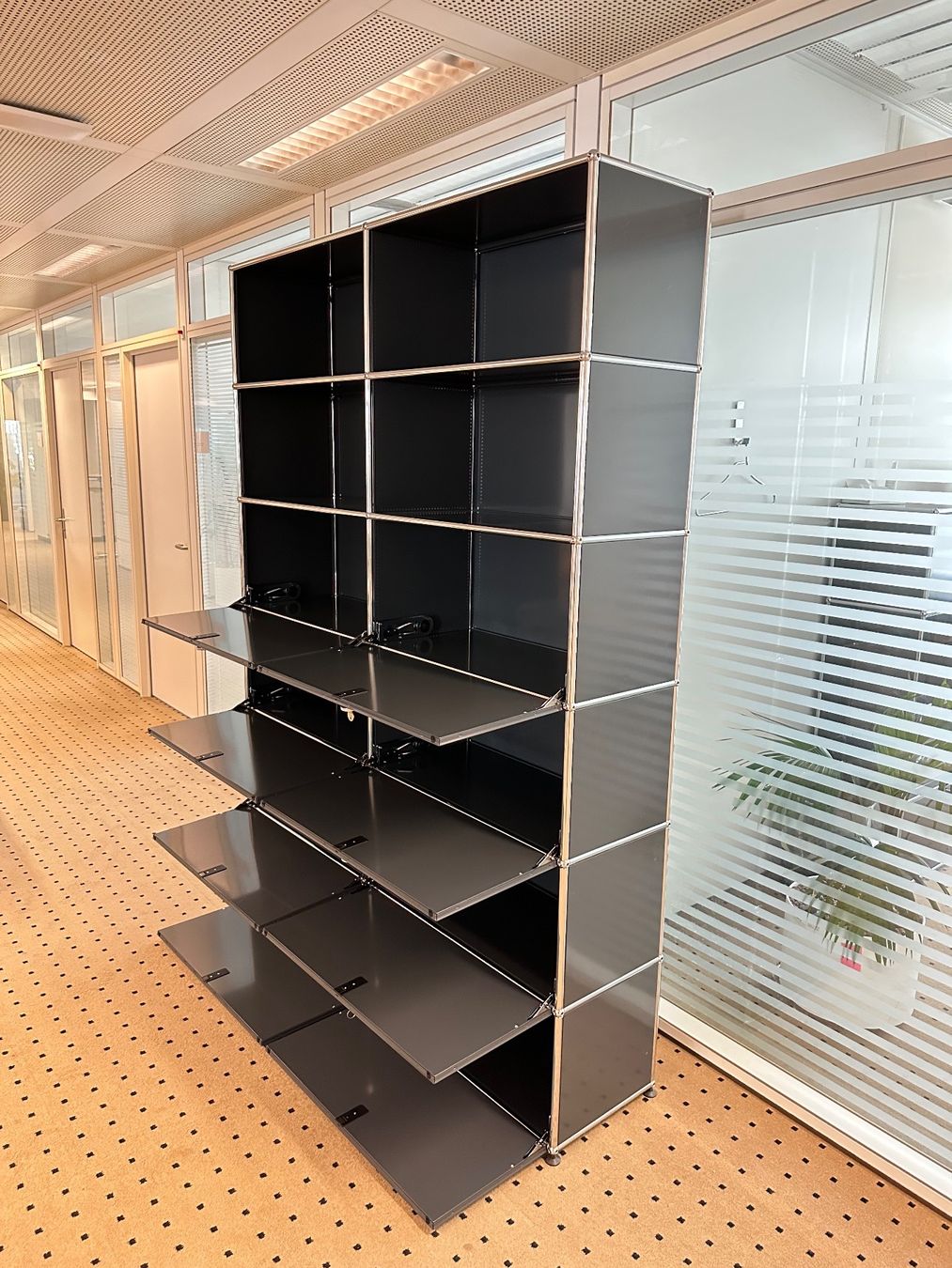 USM Scaffali: USM Highboard 2x6Anthrazitgrau, Top Zustand – Usato da Grenchen venduto da Design-Outlet 4