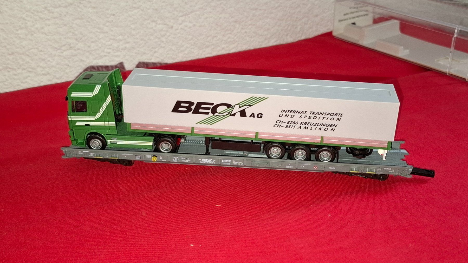 Fleischmann : Hupac - Wagen mit Sattelschlepper 