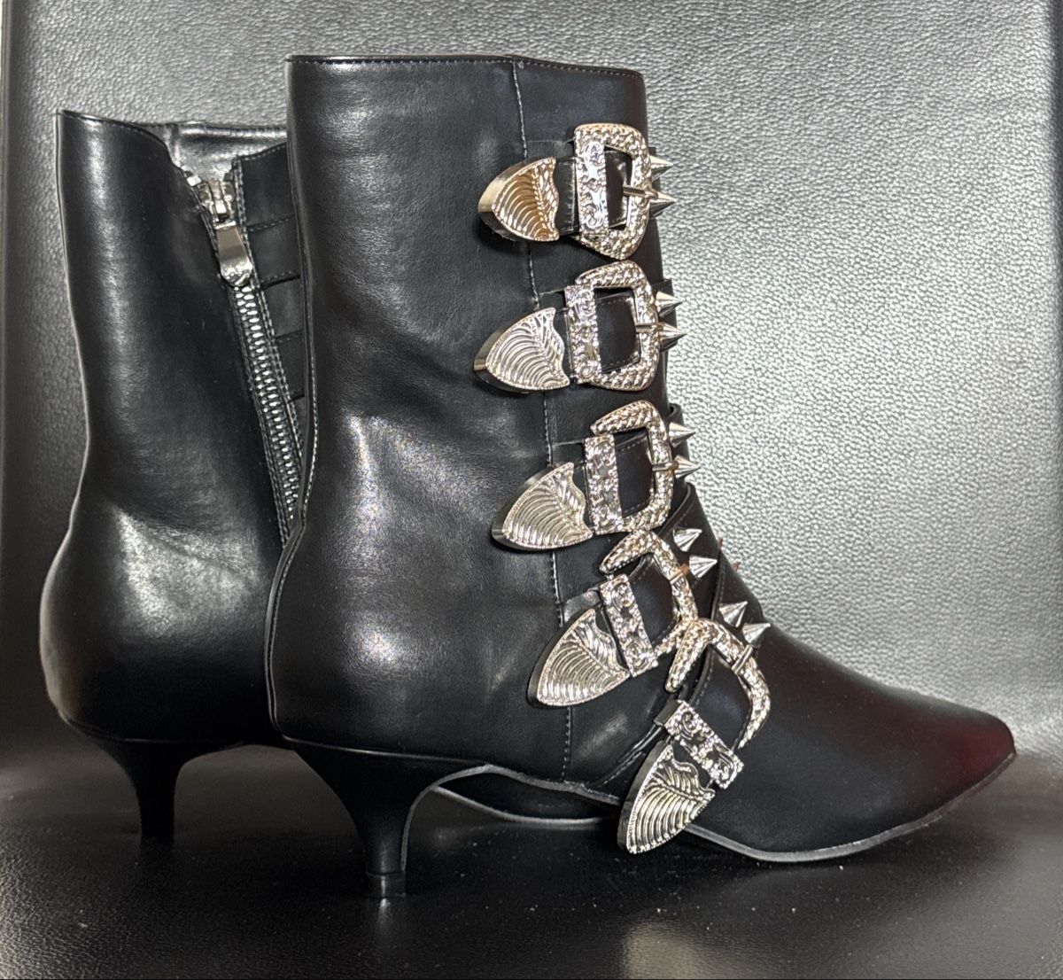 Scarpe da uomo: KOI Black Buckled Boots Size 39 – Nuovo e nell'imballaggio originale da Spreitenbach venduto da Mutter001 6