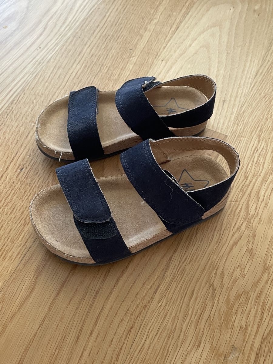 H&M Chaussures garçon: Kindersandalen Grösse 23 – D'occasion à Kloten par schunksz