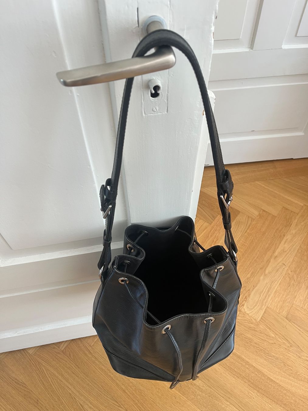 Louis Vuitton Borse da donna: Louis Vuitton Petit Noé Epi Black Bag – Usato da Zürich venduto da bretxo 2