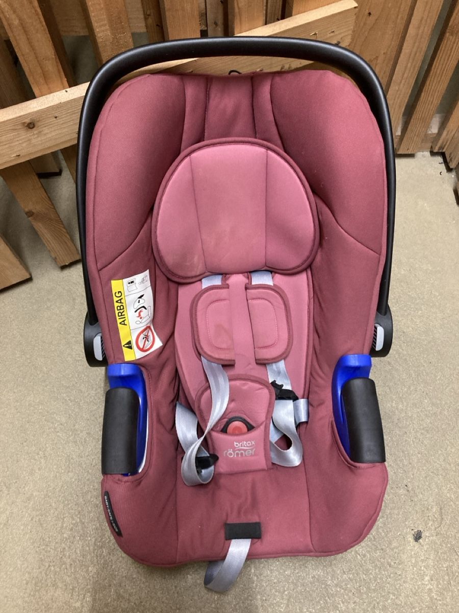 Britax Römer Seggiolini per auto: Baby Schalen mit isofix-base – Usato da Olten venduto da PWG735