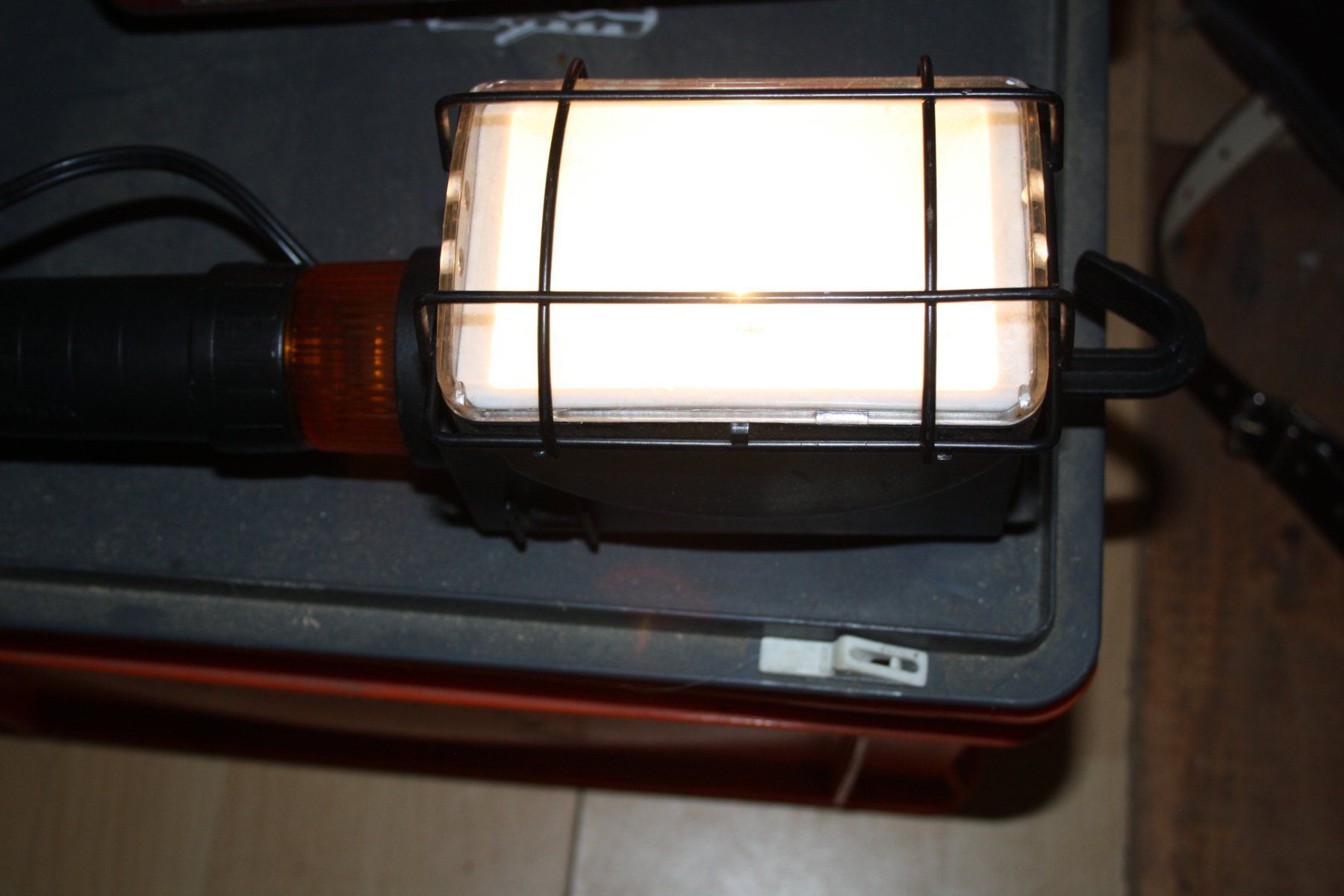 Sonstiges Fahrzeugzubehör: VINTAGE LAMPE 12 VOLT IDEAL FÜR OLDTIMER AUTO USW. – Gebraucht aus Wauwil von Pneuedy 2