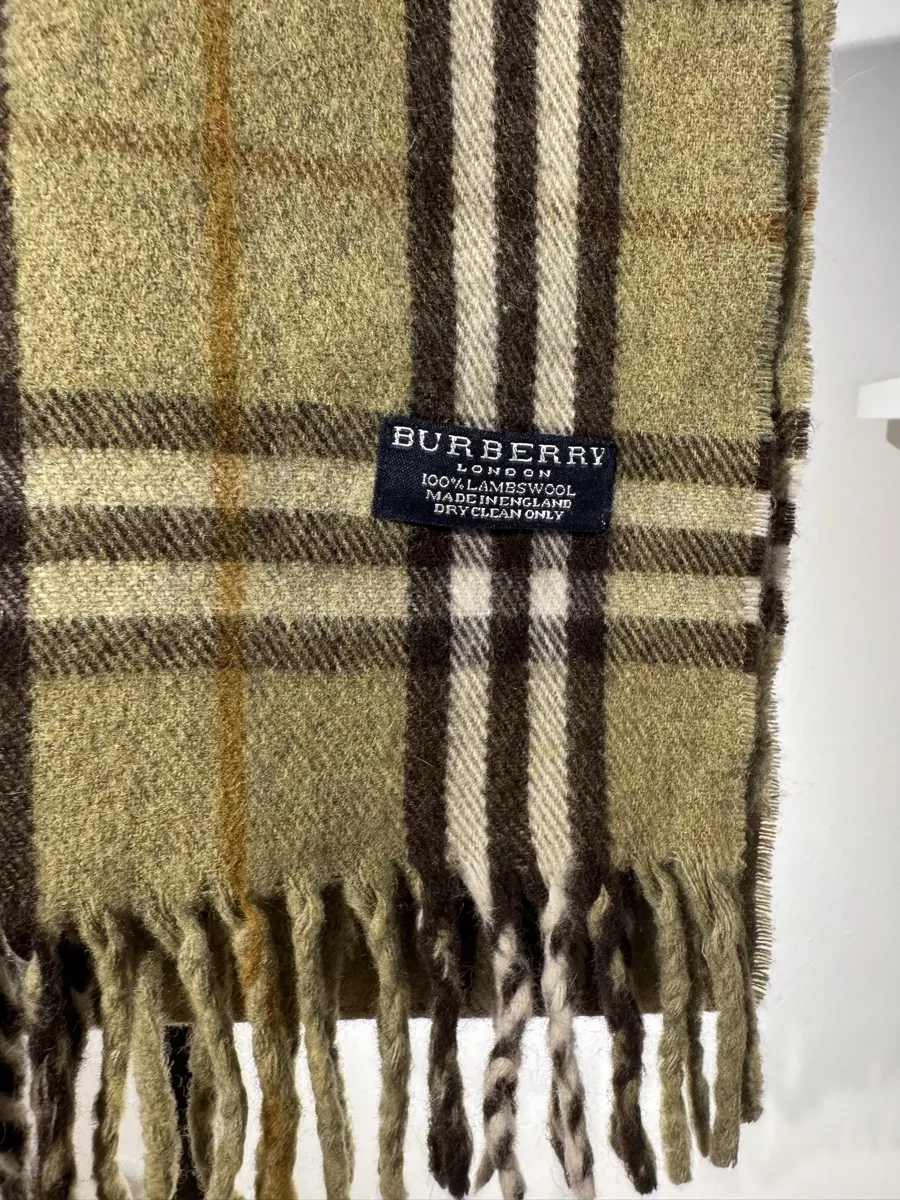 Burberry Foulards, Tücher & Schals: Écharpe Burberry originale – Gebraucht aus St-Maurice von Nikitas_P 2