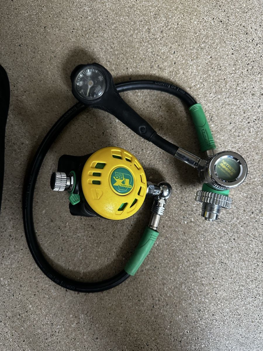 Apeks Respiratori & Giubbotti: APEKS TX50 Nitrox Atemregler mit Finimeter – Usato da Onnens FR venduto da grospatapouf
