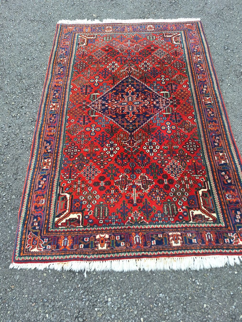 Tappeti: KLEINER ORIENTTEPPICH IN ROT – Usato da Huttwil venduto da Kunterbuntli