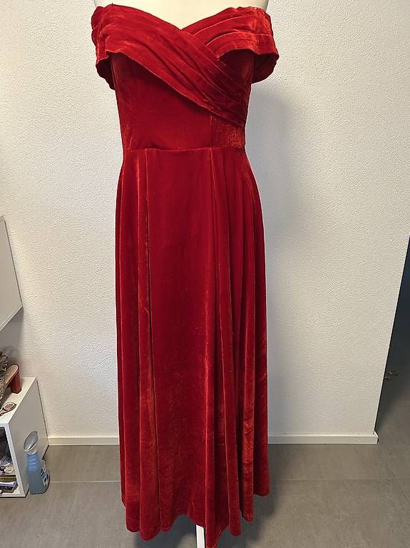 Kleider: Samtkleid neu, Gr.36-38 – Gebraucht aus Romanshorn von valena01 1