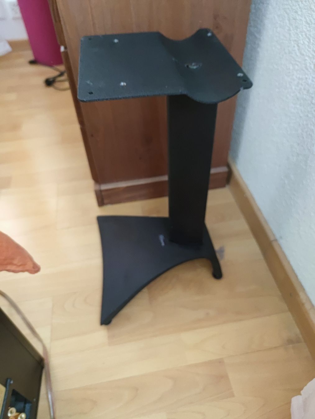 Supporti a parete: Lautsprecher Ständer Vogels – Usato da Meggen venduto da Malecifent 1