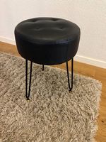 Hocker rund auf Füssen