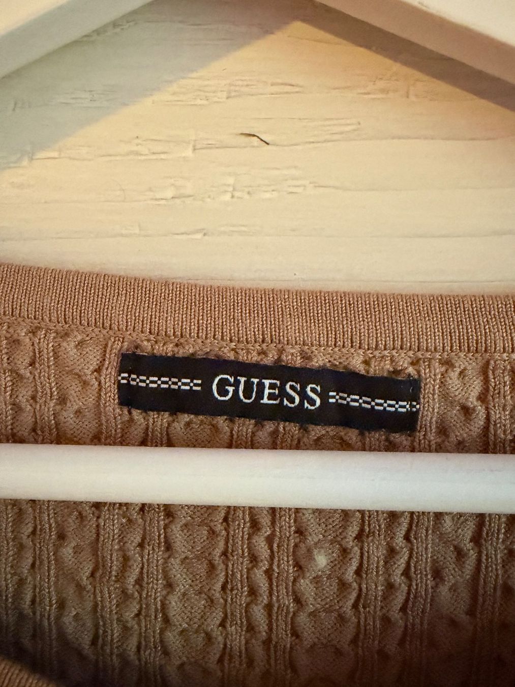 Guess Pullover & Sweatshirts: Beiger Zopfstrickpullover von Guess in Gr. S – Gebraucht aus Flumserberg Saxli von anrosicarpediem 3