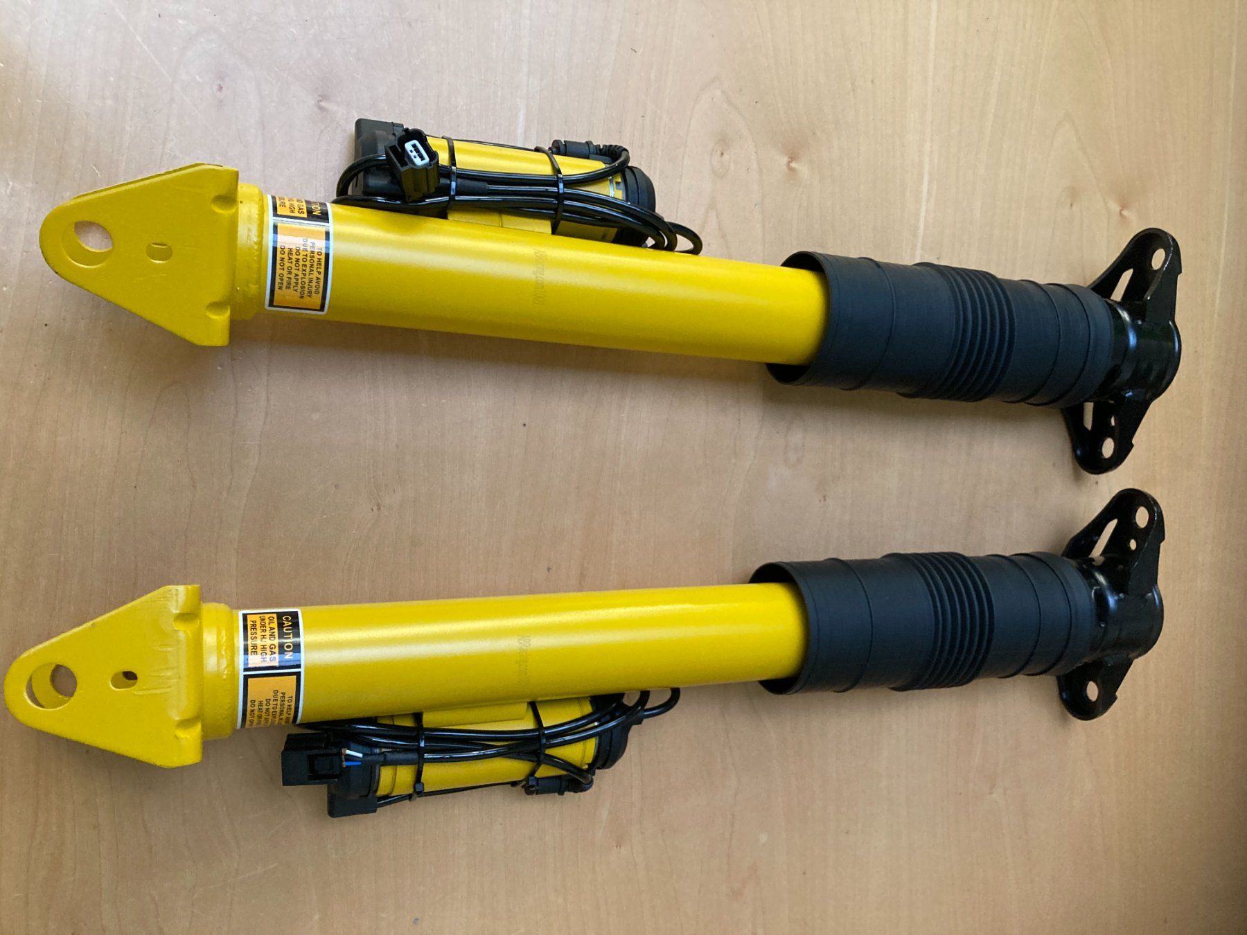 Jeep Tutti pezzi di ricambio auto: Jeep Grand Cherokee SRT Stossdämpfer hinten – Nuovo e nell'imballaggio originale da Cham venduto da WB2223