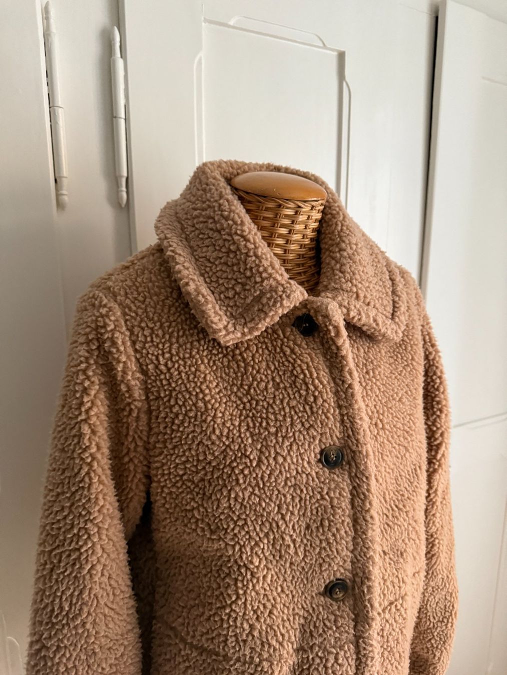 Giacche: EDITED - Teddyjacke beige 36 – Usato da Zürich venduto da Diazaio 1