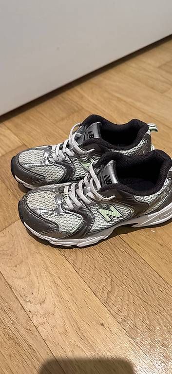 Scarpe da uomo: New Balance Sneaker Gr. 30.5 – Usato da Strengelbach venduto da lul_tfr6