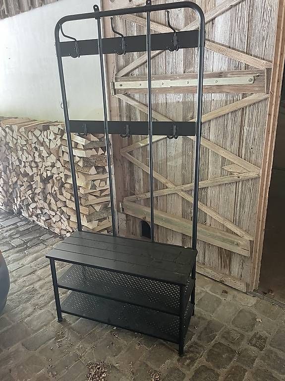 Garderobe: Gratis Garderobe – Gebraucht aus Märstetten von manuelecknauer