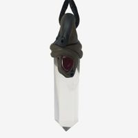 Phantomquarz Kristall (geschliffen und poliert) mit Granat