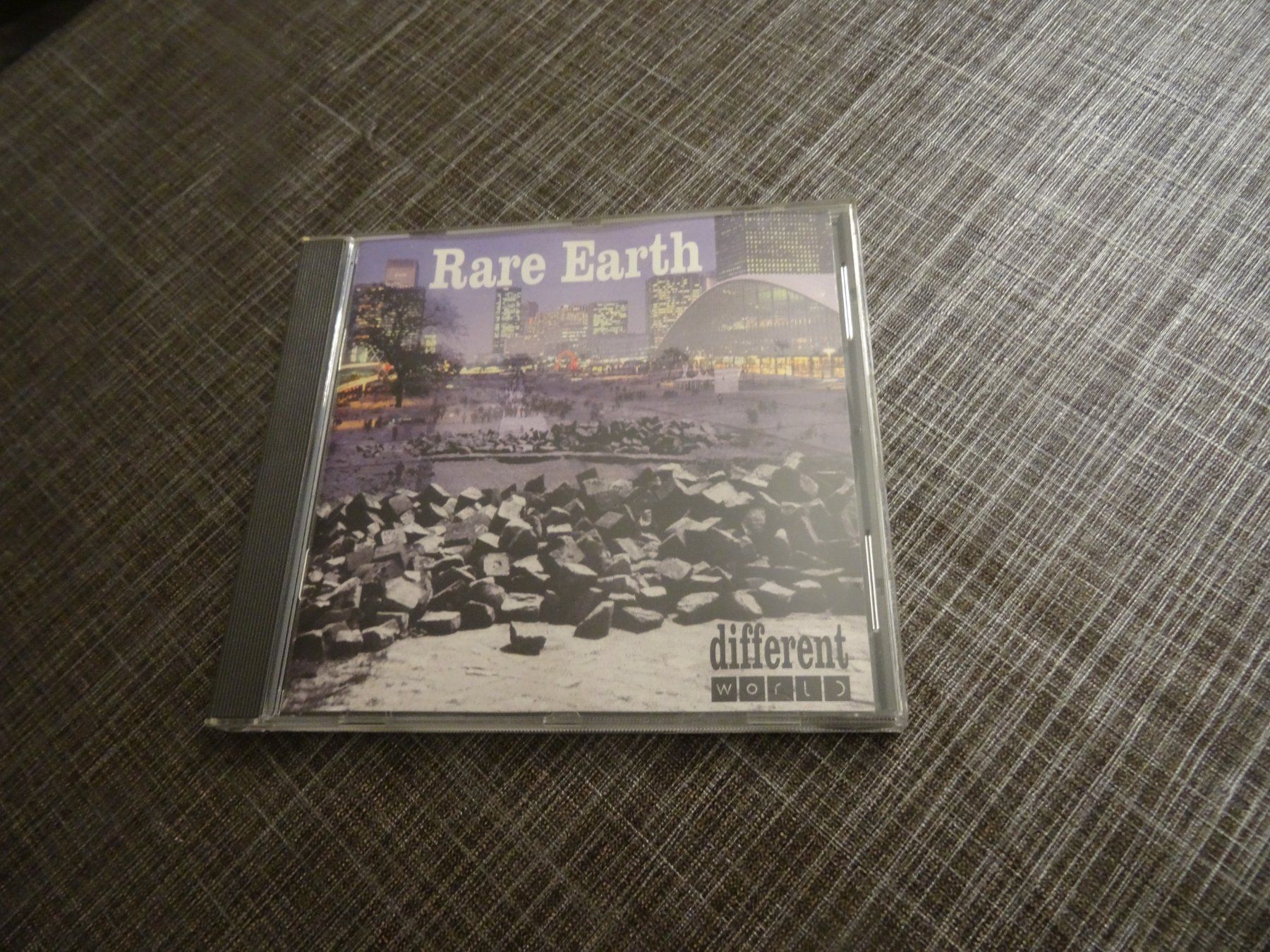 CD: Rare Earth - Different World CD – Usato da Olten venduto da Disc-Ausverkauf