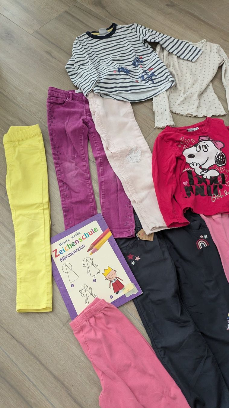 Lotti & Set di vestiti: Mädchen Kleiderpaket - 110/116 inkl. Zeichenschule – Usato da Staufen venduto da Fleby84 1
