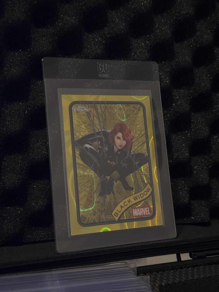 Topps Carte collezionabili: Black Widow Topps Chrome Marvel Yellow Lava – Usato da Dulliken venduto da alpi.cards