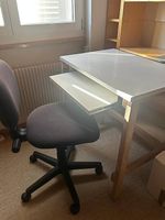 Kompakter PC-Tisch (Eigenbau) und Bürostuhl