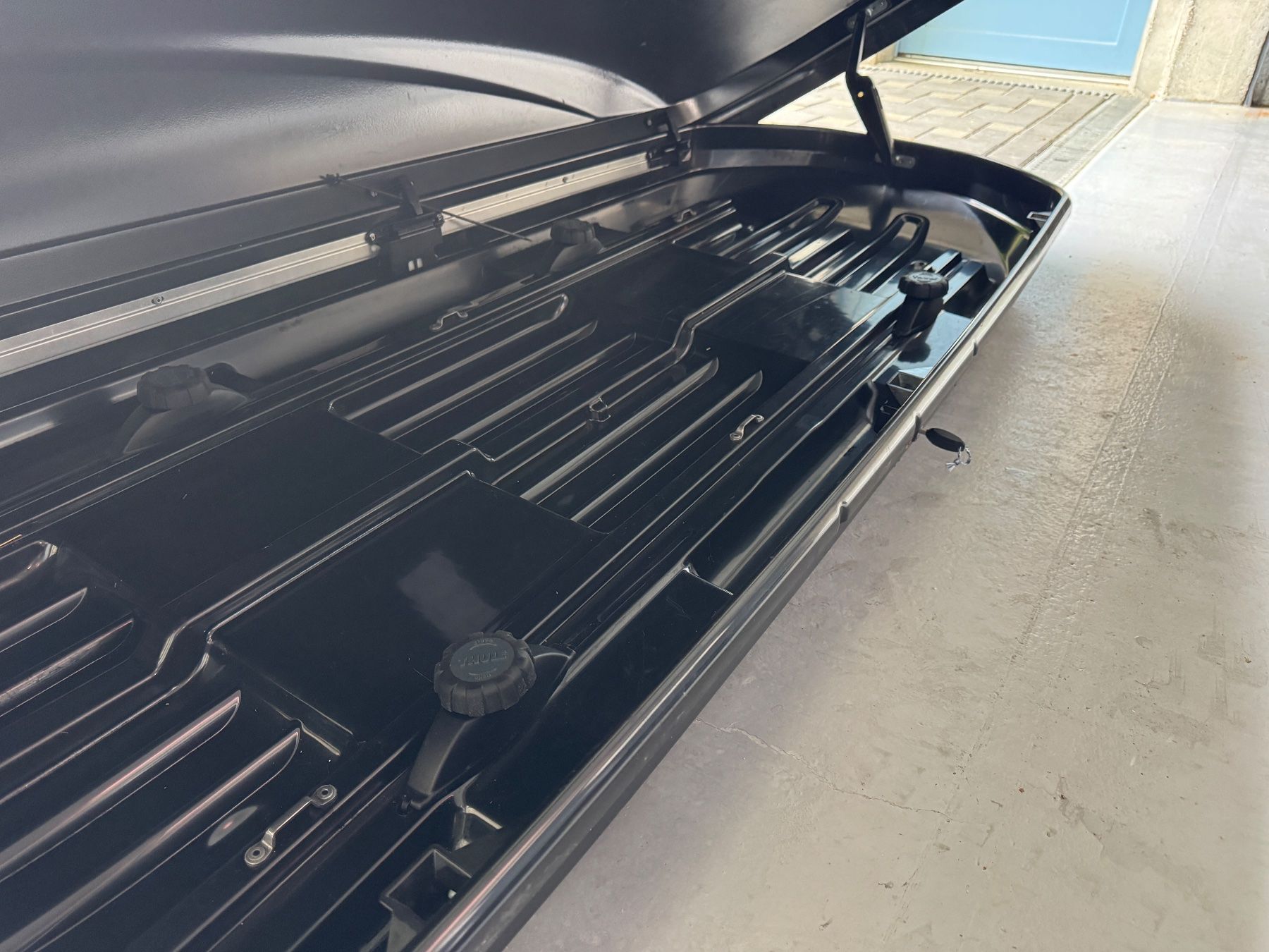 Thule Box da tetto: Thule Dachbox zu verkaufen - Motion 800 black – Usato da Lohn-Ammannsegg venduto da urs_LA 1