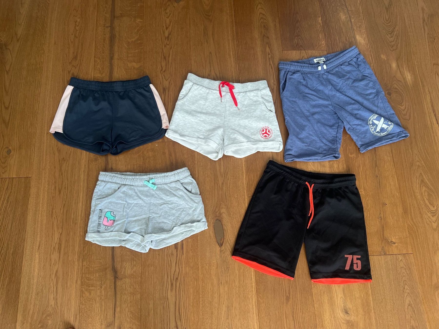 Pantaloni: 5 Sportshorts - Grösse 146/152 – Usato da Aesch BL venduto da Goldfish13