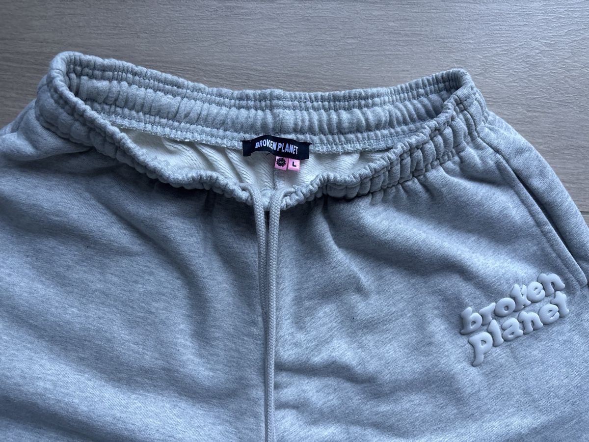Pantaloni: Broken Planet Grey Sweatpants – Usato da Zug venduto da jul_c5pf 1