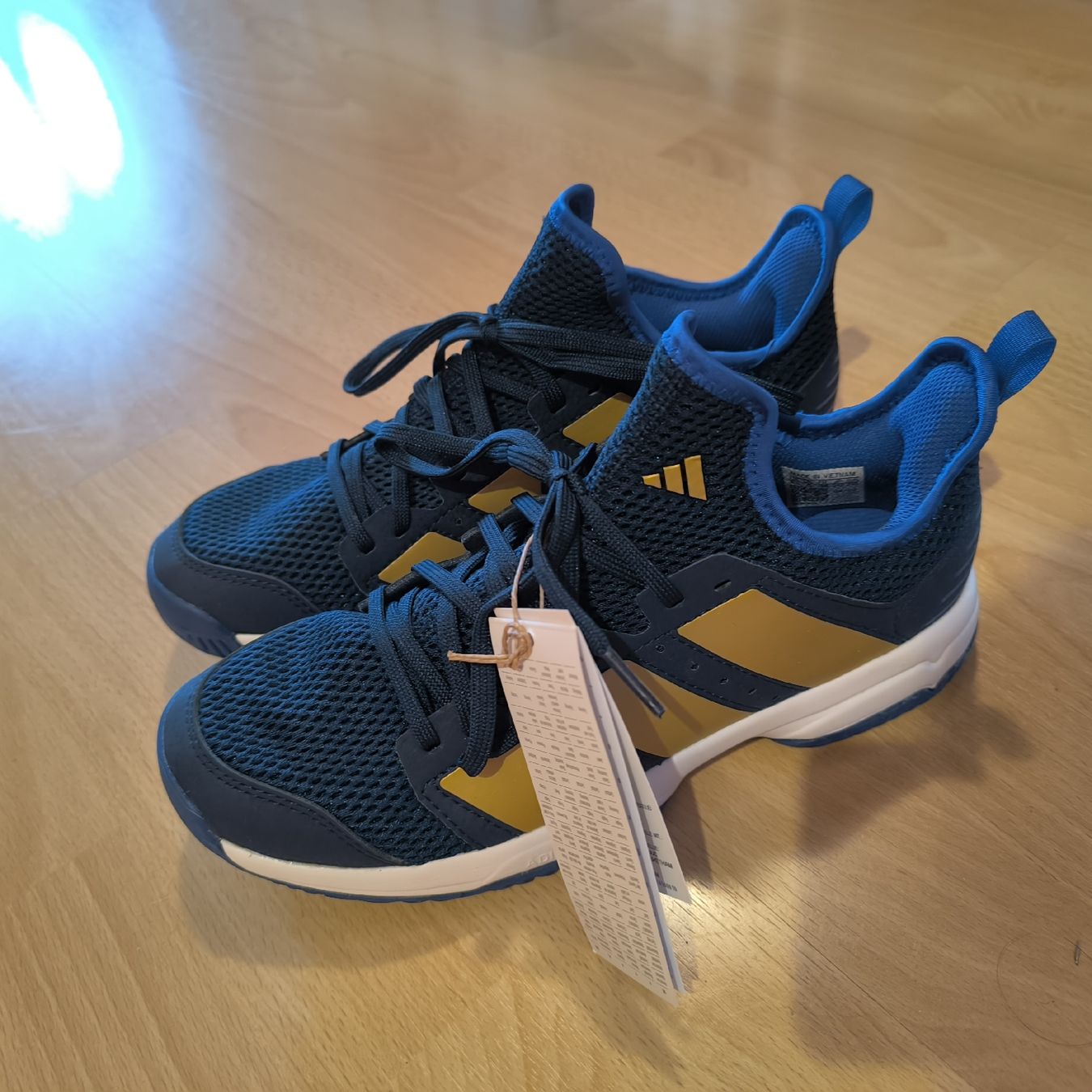 Adidas Scarpe da uomo: baskets Adidas 38 neuves – Nuovo e nell'imballaggio originale da Arnex-sur-Orbe venduto da mbdaso