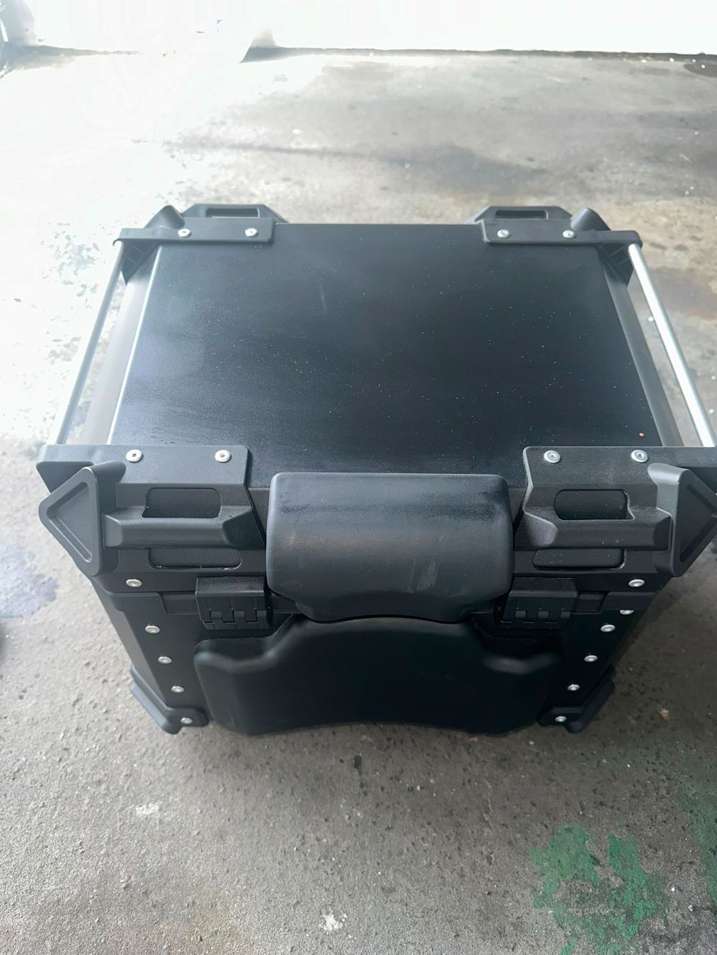 Tutti i ricambio per moto: Motorrad Topcase mit Halteplatte | Schwarz – Usato da Würenlingen venduto da sil_66xg 4