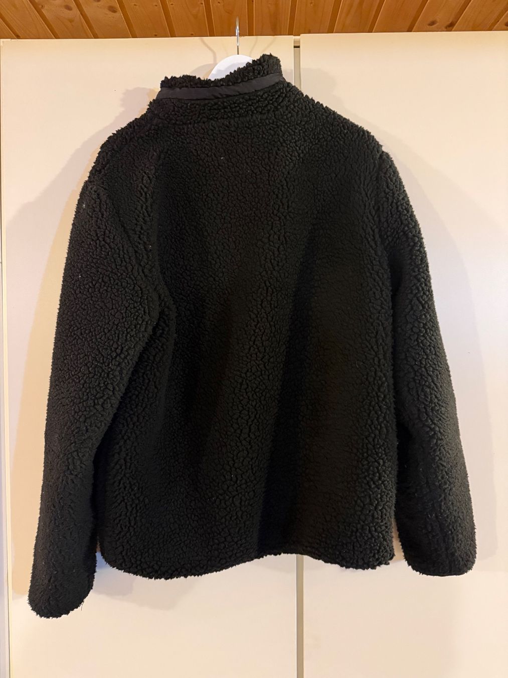 Stüssy Giacche: Veste Stüssy Noire Sherpa, Taille M – Nuovo (secondo la descrizione) da Réchy venduto da santiwwrld_514 1