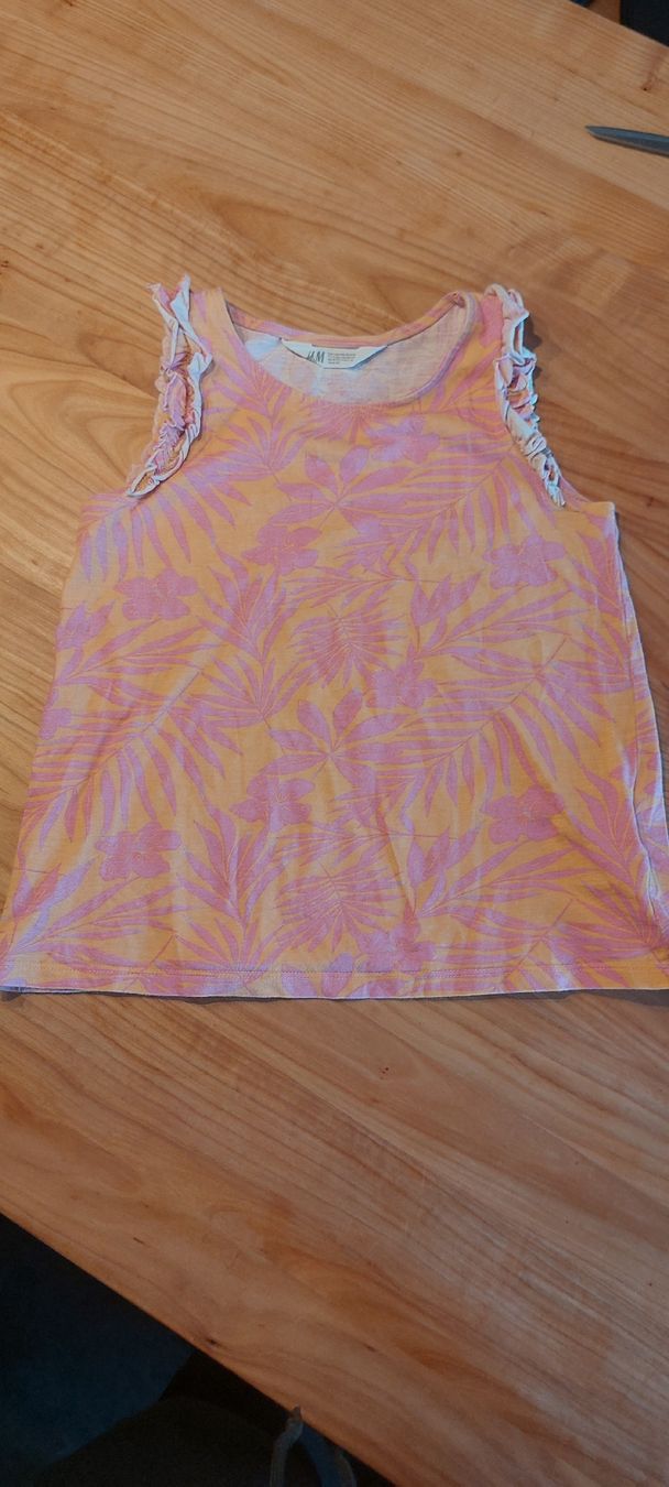 H&M Camicette, T-shirt & Top: 2 Sommer Shirts ärmellos, Grösse 134/140 – Usato da Freidorf TG venduto da Suge 3