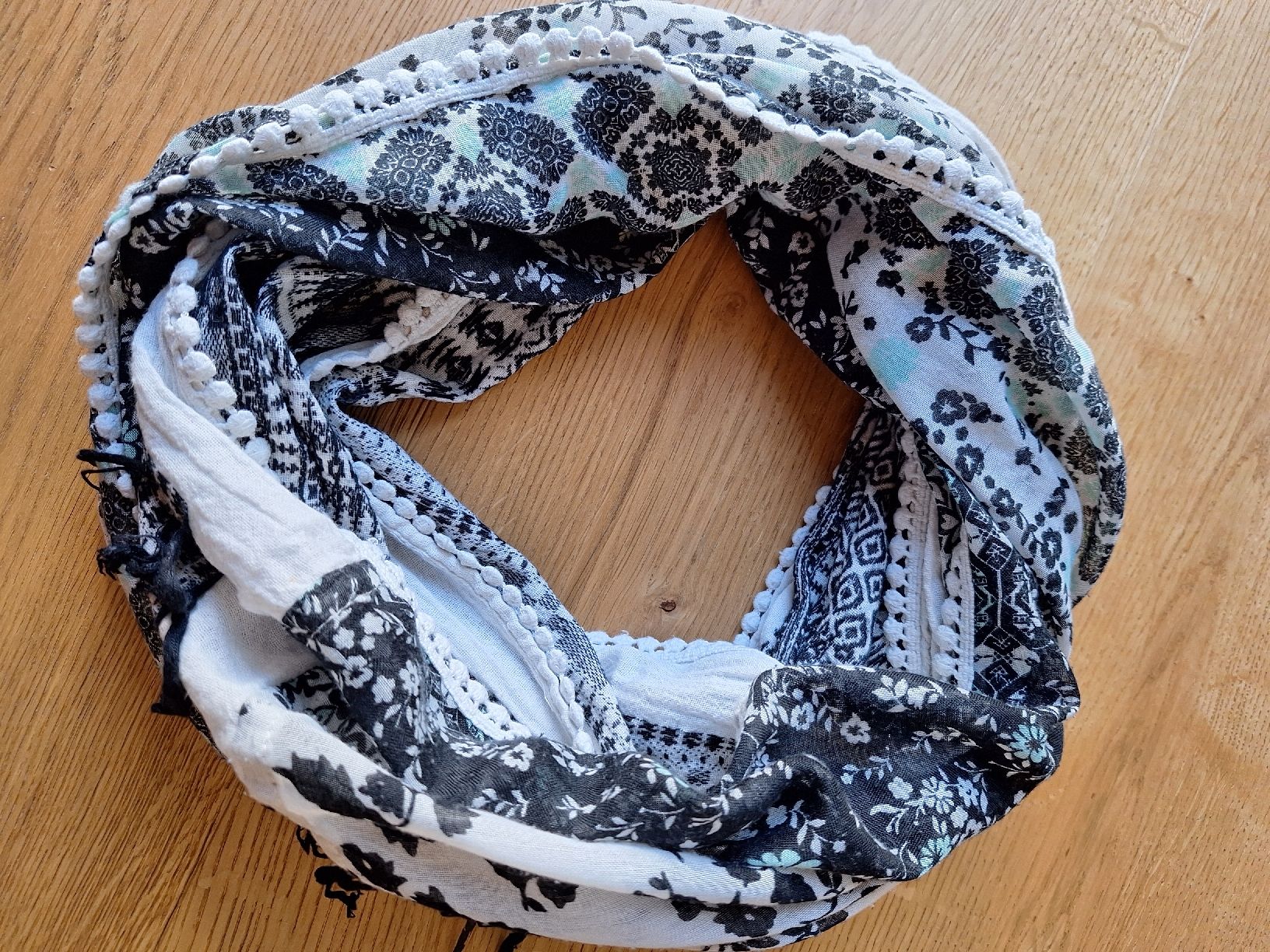 Esprit Foulard & Sciarpe: Hübscher ESPRIT Loop Schal – Usato da Dörflingen venduto da Crazyachmed 4
