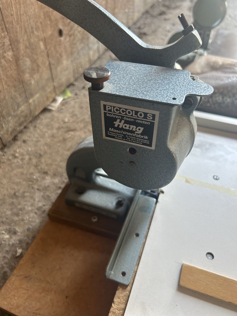 Tutte le macchine: Ösmaschine Ösenpresse – Usato da kehrsatz venduto da joco02 3
