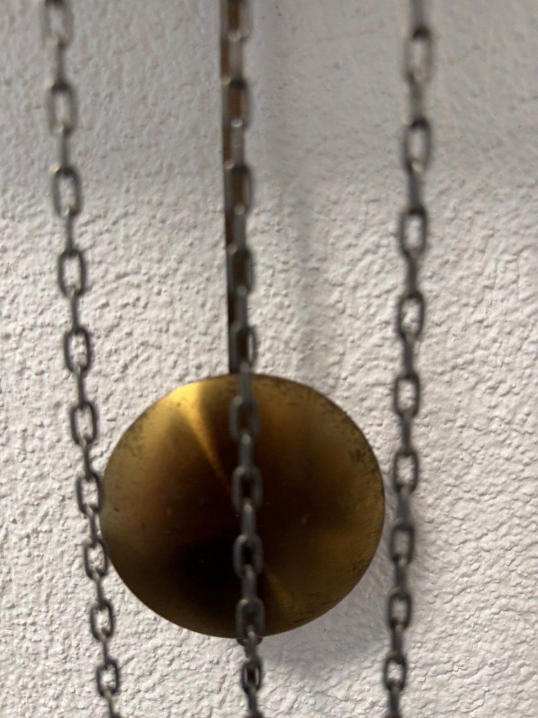 Orologi da terra & Orologi da parete: Dekorative Pendeluhr Messing Barock mit Ketten & Pendel – Usato da Zollikon venduto da olv_yp8p 2