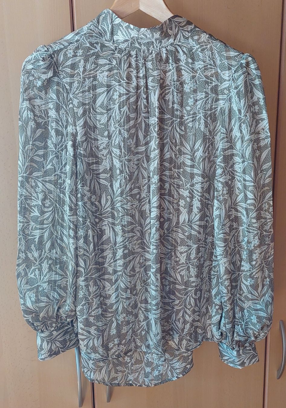 H&M Camicette: Damen Bluse mit Muster Stehkragen – Usato da Schmidrüti venduto da Novemberchind