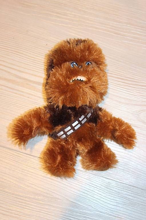 Giocattoli: Star Wars Chewbacca Peluche 17cm – Usato da Thielle venduto da Oneil1372