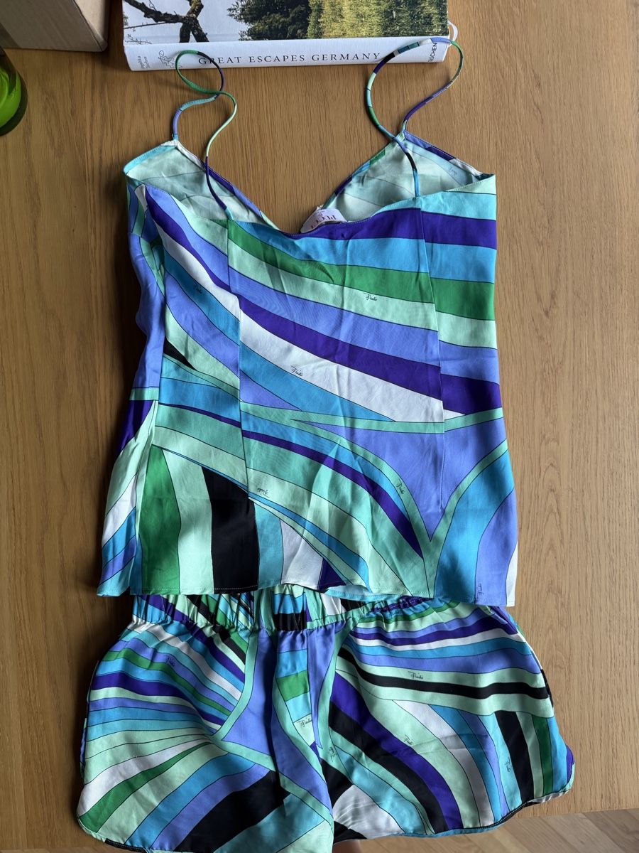 Emilio Pucci Lotti di vestiti: Emilio Pucci Set Top Shorts Seide 100% 38 – Usato da Küsnacht ZH venduto da lyd_8mmf 3
