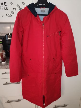 Rote Nike Winterjacke Grösse 40-42 - Top Zustand!