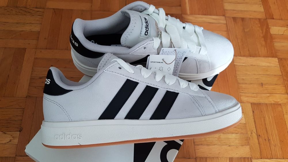 Sneaker Adidas Grad Court BASE 00s Gr.40. (Neu und originalverpackt) in ...