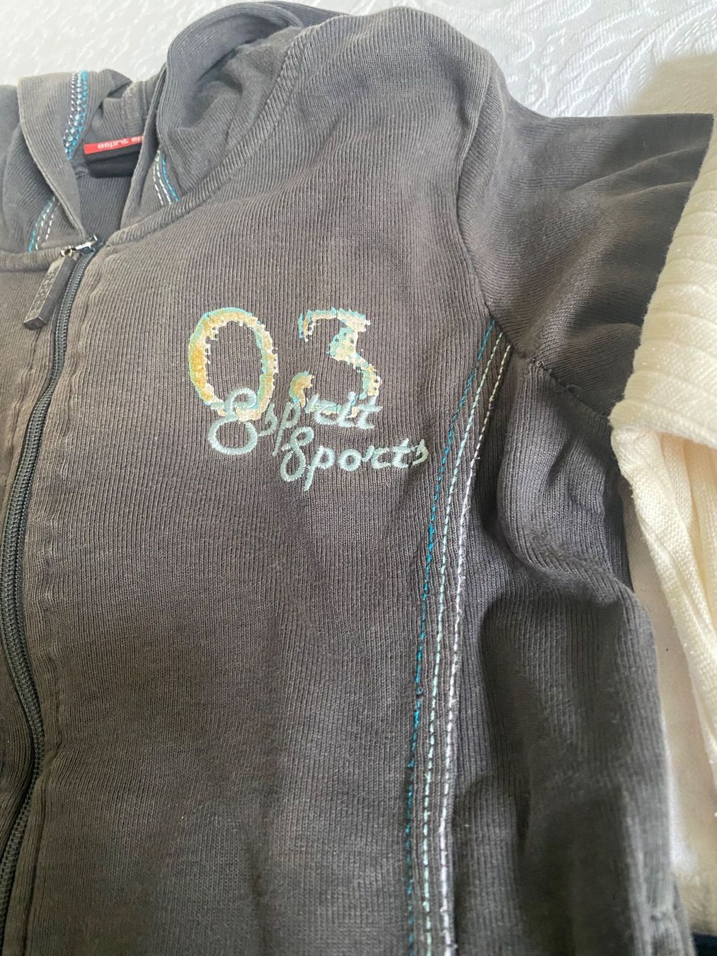 Kleiderpakete & -sets: Rolli, Hose und Esprit Jacket 6-8 Jahre – Gebraucht aus Fribourg von geraldine132 2