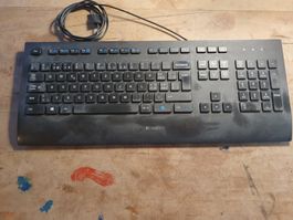 Logitech Wired Keyboard K280e eine Stütze abgebrochen