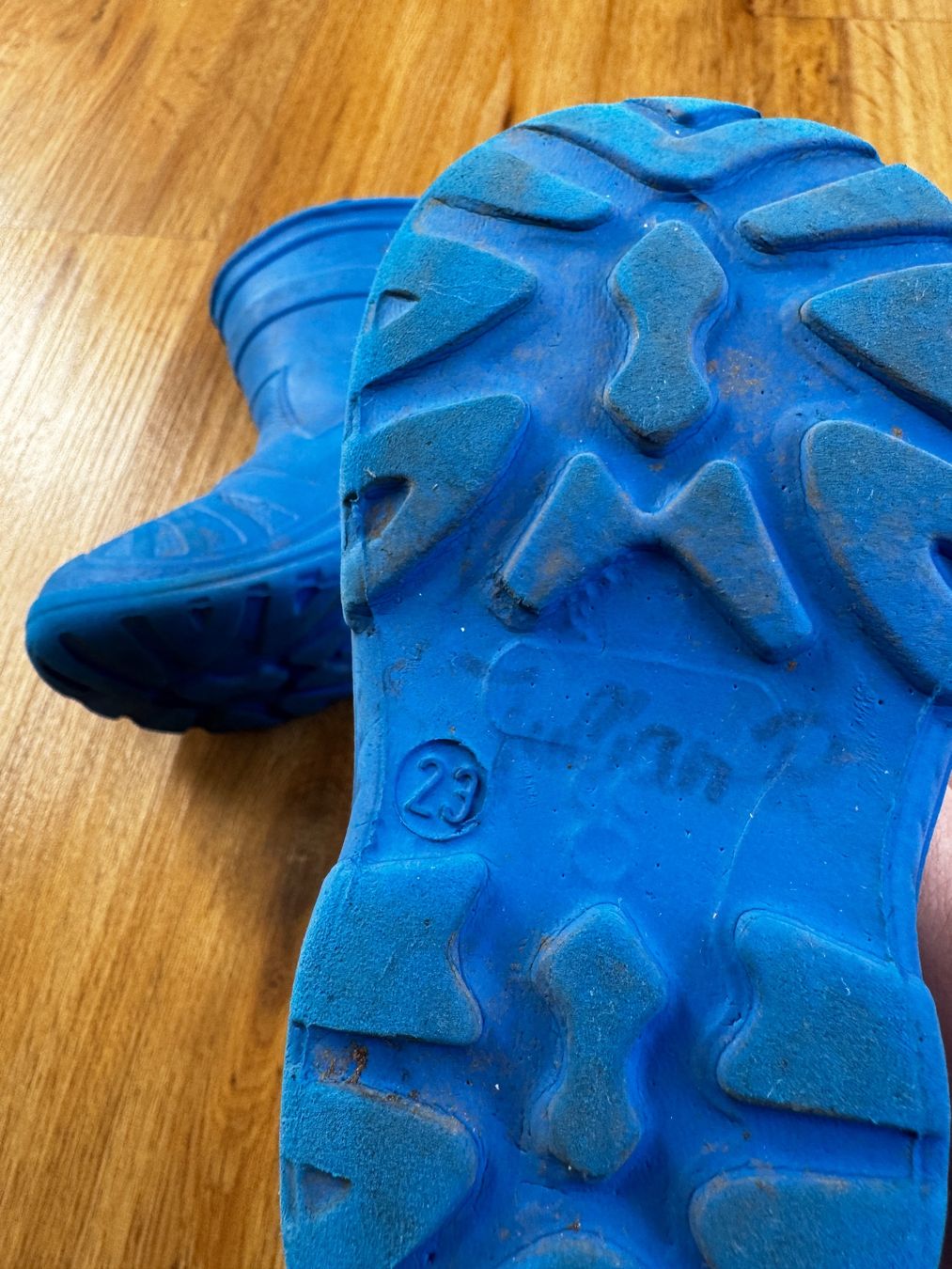 Schuhe für Jungen: Blaue Gummistiefel, Grösse 23 – Gebraucht aus Basel von spassbremse 3