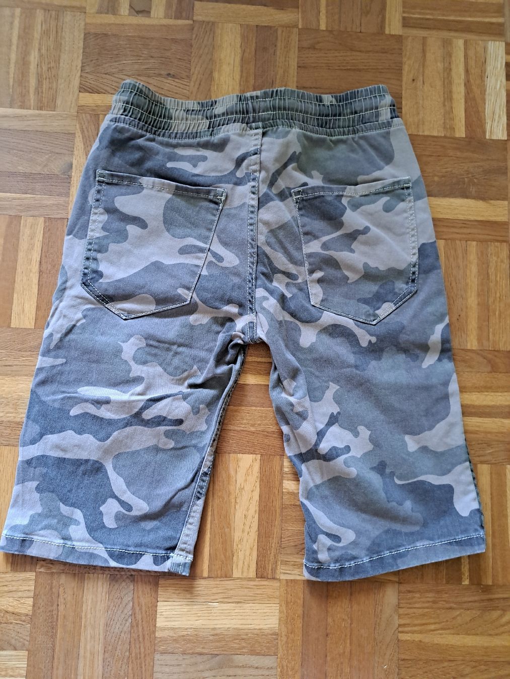 Pantaloni: Kurze Hose Grösse 152 Camouflage – Usato da Muttenz venduto da DesiW88 2