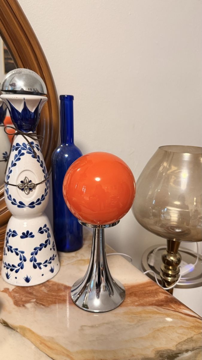 Lampes: Tischlampe Kugeldesign orange – Neuf (Voir description) à Zürich par Julia_Ch