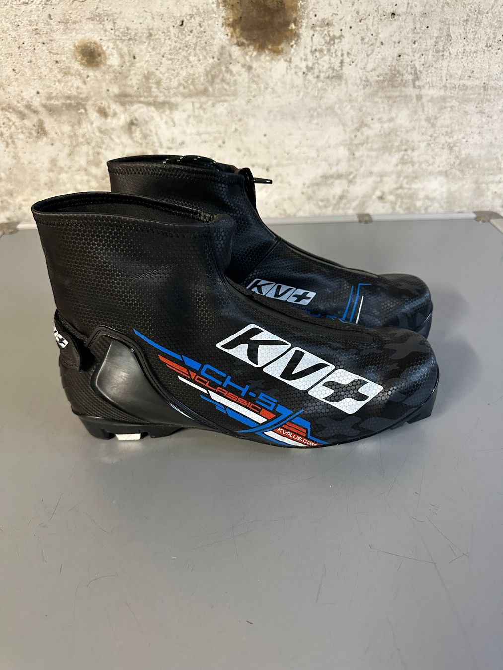 Scarpe da uomo: KW+ Klassisch Langlauf Schuhe Gr. 43 – Usato da Emmenbrücke venduto da karkarkar