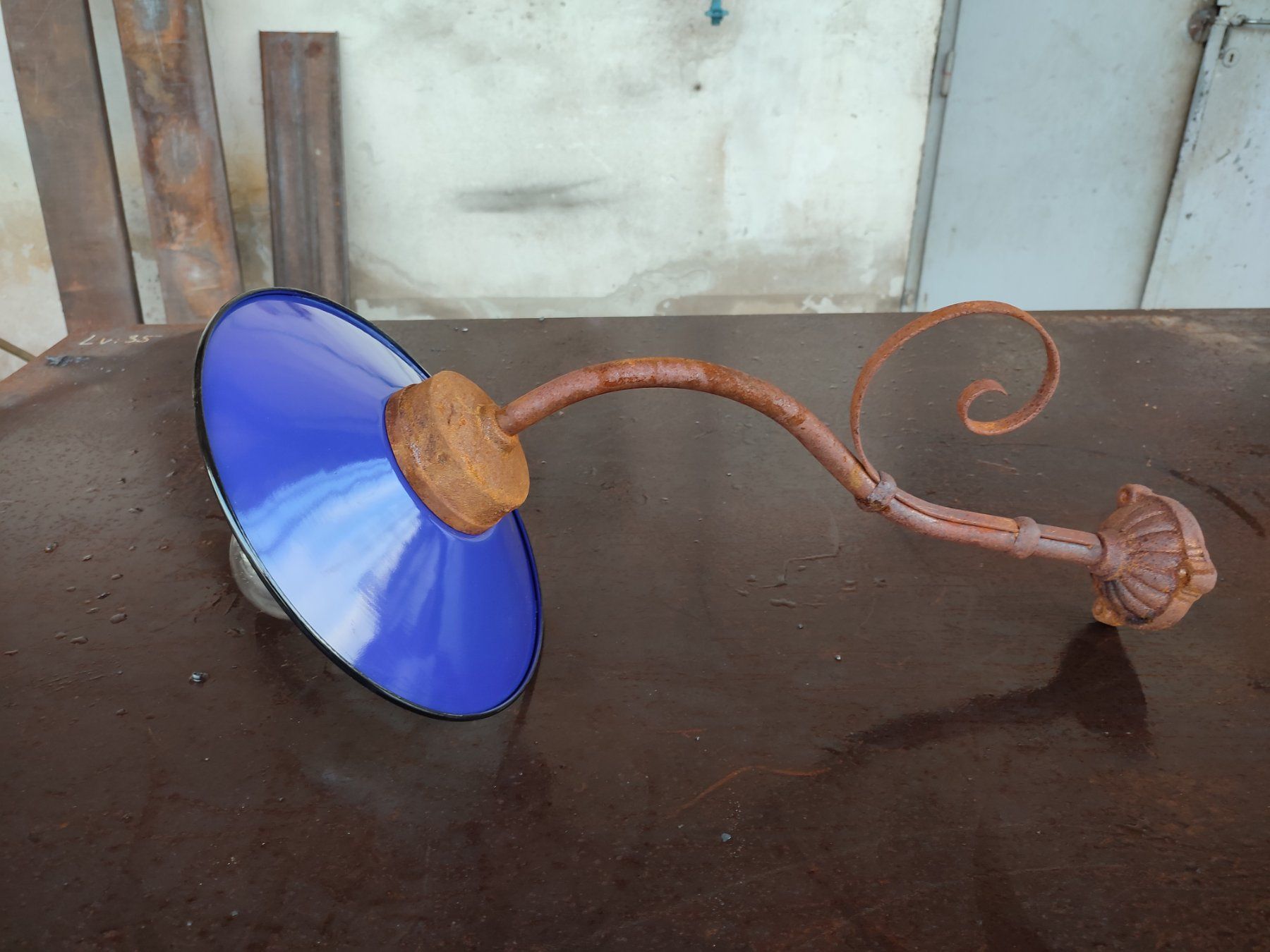 Lampade: AnNo21 Antike Hof Lampe/Aussen Lampe/Emaille Schirm – Usato da kraiburg am inn venduto da Vintage-Living 2