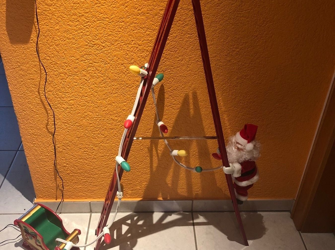 Tutte le decorazioni: Stepping Santa mit Musik – Nuovo (secondo la descrizione) da Schübelbach venduto da Dolly990_2 5