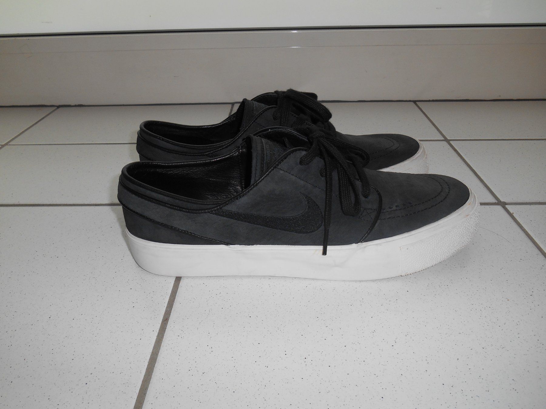 Nike Scarpe da uomo: Nike Leder-Sneaker Grösse 44 – Usato da Basel venduto da Birs868